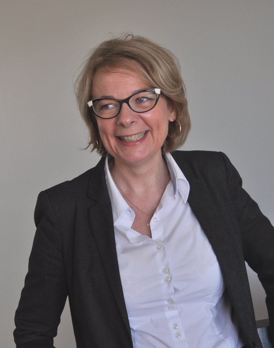 FemtoSt's tweet photo. Sensibiliser les étudiantes aux débouchés dans les filières techniques et scientifiques. C’est l’objectif du projet Interreg PILE qui met en avant @MarieCecilePera , enseignante-chercheuse @fc_univ @FemtoSt sur les systèmes piles à combustibles : https://t.co/IlAQCafHDP https://t.co/ZotwT4rwtk