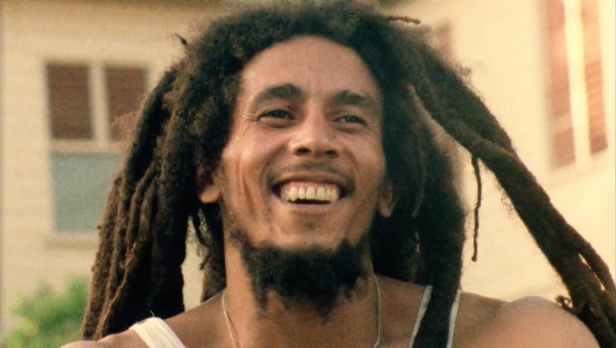 Q.あなたからの特別なメッセージは何ですか？

真の平和、愛と音楽。そして、分かるだろ？ 自由さ。