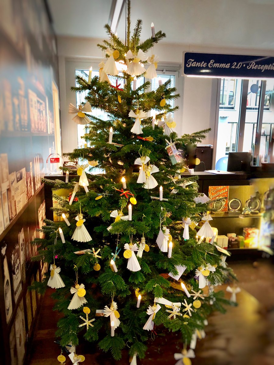 Es ist wieder soweit: der PAYBACK Wunschweihnachtsbaum ist aufgestellt. Kinderwunsch pflücken und erfüllen oder einen Geschenkgutschein für die Senioren des Lichtblick Hasenbergl...auf jedem Fall eine Freude machen #ichmachblau