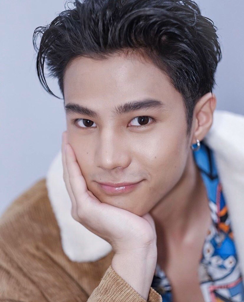 thitifanclub's tweet photo. รูปนึงก็ฟีลอ้อน รูปนึงก็หล่อ รูปนึงก็น้อน
งื้อออ #Powerแบงค์ จะละลายกันหมดเเล้ว🥰❤️
#BankThiti 
Cr. Ig @.tong_sutipat https://t.co/ooTQeLcEBz