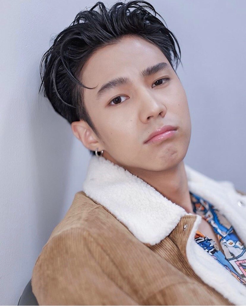 thitifanclub's tweet photo. รูปนึงก็ฟีลอ้อน รูปนึงก็หล่อ รูปนึงก็น้อน
งื้อออ #Powerแบงค์ จะละลายกันหมดเเล้ว🥰❤️
#BankThiti 
Cr. Ig @.tong_sutipat https://t.co/ooTQeLcEBz