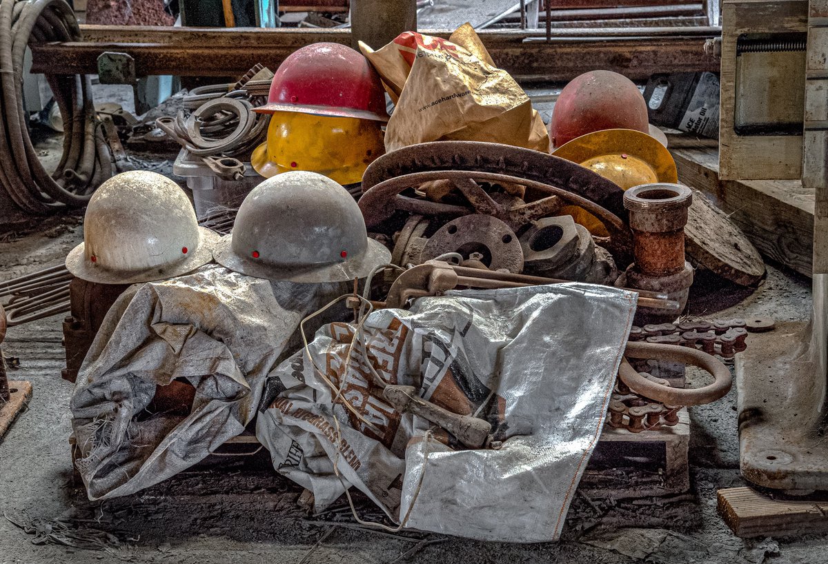 Abandoned Hard Hats at Bethlehem Steel 

#urbex #urbanexploration #abandonedbuildings #BethlehemSteel #hardhats #industrialdecay #cindyvaskophotography #abandonedplaces #abandonedphotography