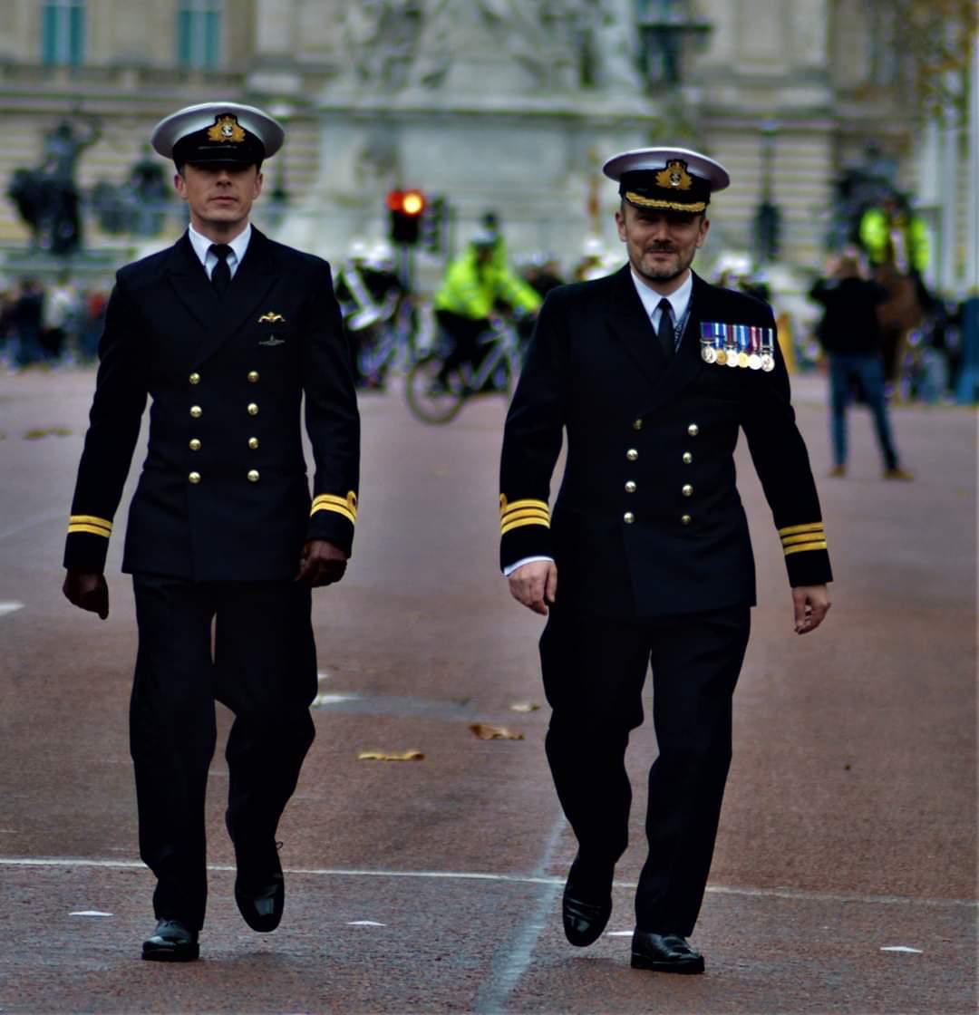 PollyJames's tweet photo. Another day of me wanging on about music, darts and babies and another day for Dan patrolling the bloody Mall at Buckingham Palace. One of my favourite pics of 2019 @RoyalNavy #RNguard 🖤 https://t.co/mBeWyvfv7o