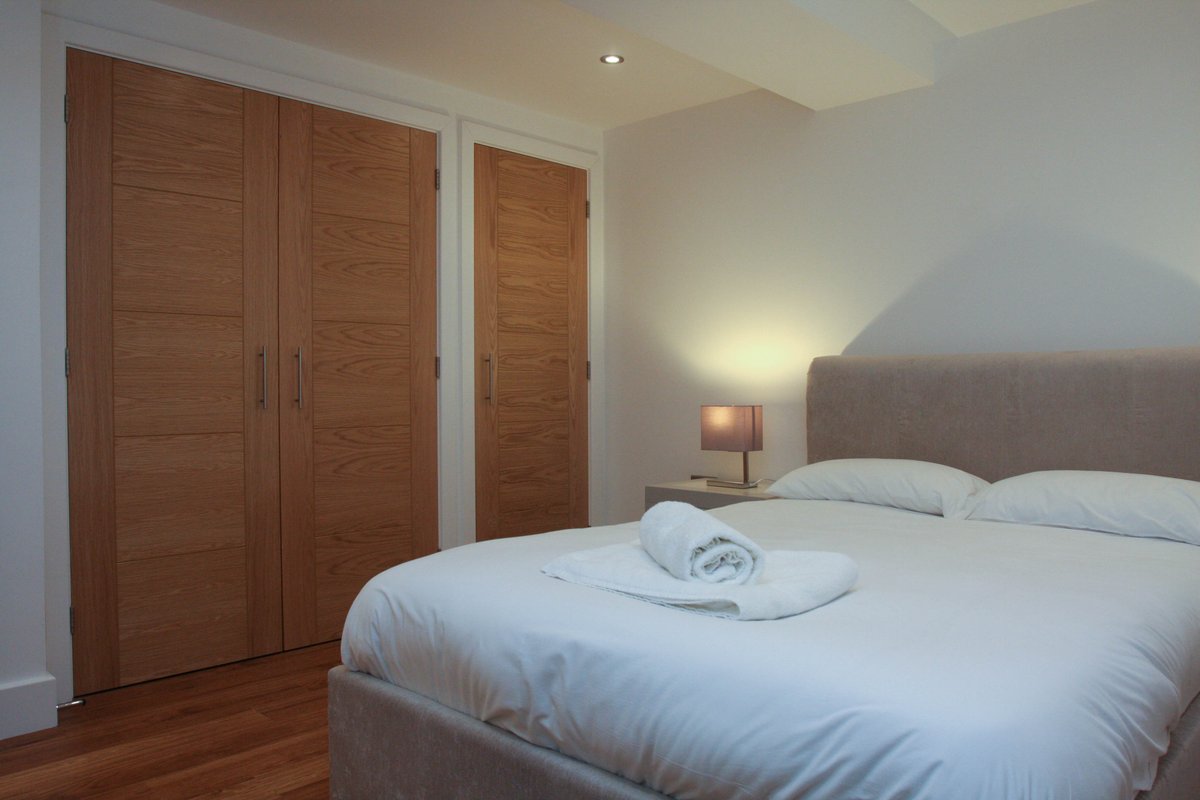 LSAApartments's tweet image. Apartment of the week #servicedapartments Hemel Old Town.

Visiting this vibrant town for business or pleasure?
Our modern &amp;amp; comfortable serviced apartments are close to a beautiful park, historic high street &amp;amp; links to London.

#hemelhempsteadoldtown #windsor #watford #stalbans
