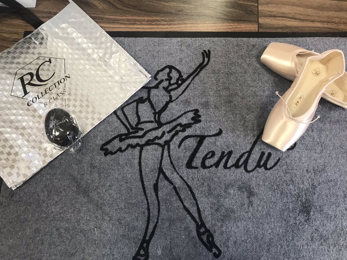studiodancewear's tweet photo. FREE BAG AND TANGLE TEASER HAIR BRUSH with every purchase of RClass Pointe Shoes from @studiodancewear #Carlow Fittings are only available by appointment. #expertfitting #MondayMotivation #CyberMonday https://t.co/WVJxIR6wA3