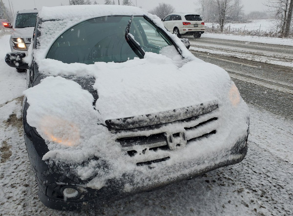 OPP_CR's tweet photo. Really?! Come on folks - a little bit of time = safer roads for us all. It's Canada - this isn't a surprise. Clean off your WHOLE vehicle #nopointsforlazy #cleanview #saferoads #drivesafe #Canadaproblems #CaledonOPP ^im https://t.co/b5AzGTCCkA
