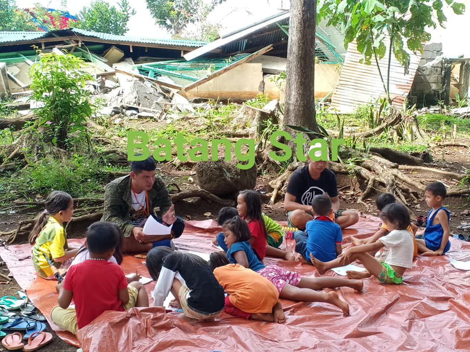 BatangStarPh's tweet photo. S A D L Y A M A Z I N G :
Questions. How you would manage your emotion if you are Batang Star's Child Protection - PSS Facilitator with this kind of set-up? well this is the answer

#HelpingEarthquakeVictims
#ThankYouDonorsPartners
#BatangStarBAYANIHAN
#BSBReliefOperatio https://t.co/PRO7fwEI7d