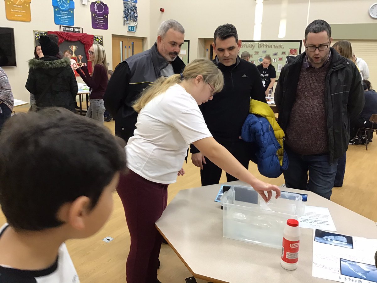 MrsMellingLCP's tweet image. Year 6 were brilliant experts during their class showcase on Friday! They impressed all the parents and governors with their knowledge and understanding of life in the polar regions and adaptations! @Cornerstonesedu @HeadteacherL @MrHoughtonLCP #frozenkingdom #expertknowledge