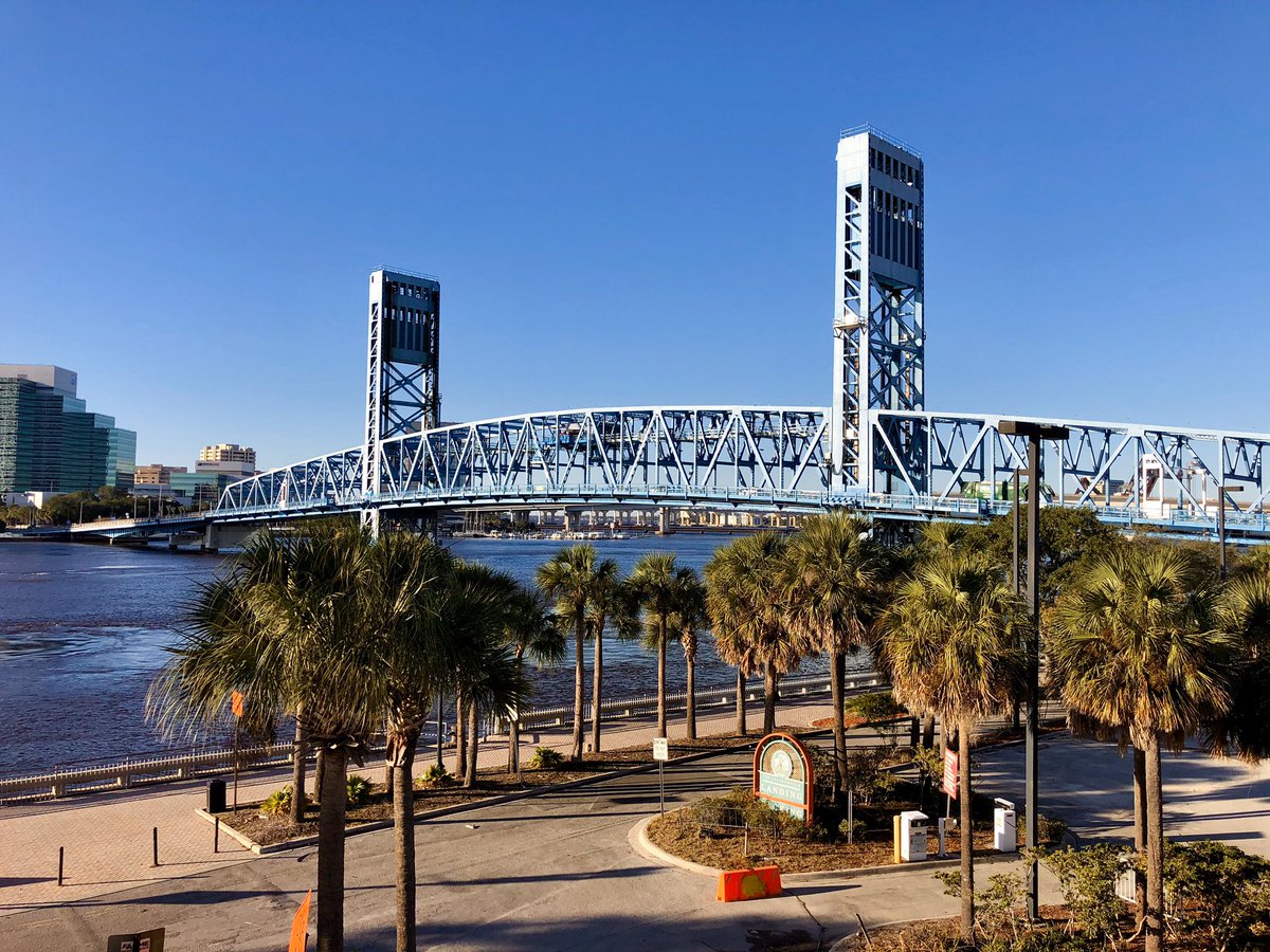 CityofJax's tweet photo. ��️Good Morning Jax☀️
It certainly feels like the calendar flipped to December this morning! Have a great start to the week today! #ILoveJax #DTJax #MainStreetBridge https://t.co/XfK7oYlpTO