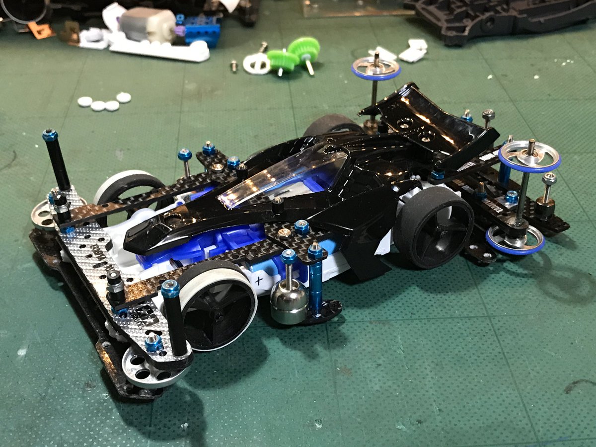 mini4_swimmer's tweet photo. ミニ四駆は今でもやっててよかったなってすごく思います！モノが走る原理とか、思考力とか、手先の器用さとか、全部ミニ四駆に鍛えられたような気がしますし、実車でも通用することがほとんど。今の小中学生には是非やってもらいたいし、僕も時間ができれば、また復帰したいなと思います！
#mini4wd https://t.co/fOZyO4I5Nf