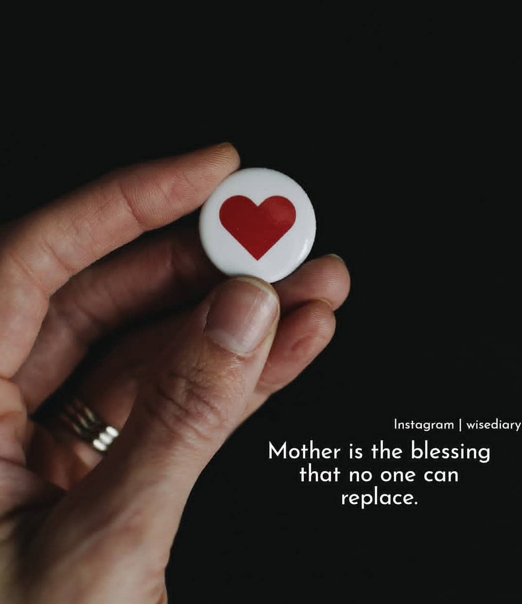 сердечко на телефоне руками