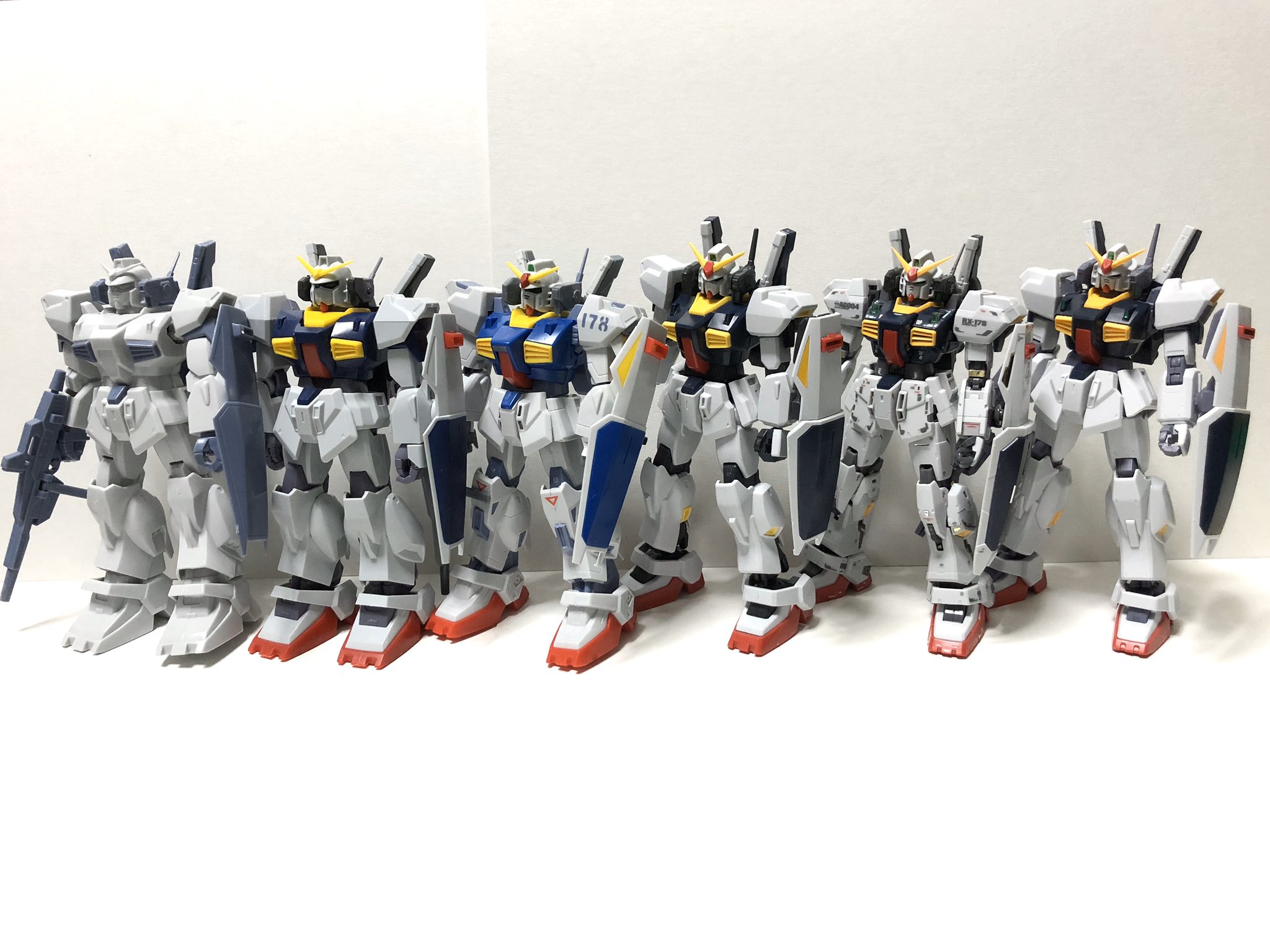 ひろちん サークルぺんらば 1 144ガンダムmk Ii エゥーゴカラー でガンプラの歴史と進化を体験 左から旧 キット ハイコンプリートモデル 旧hg Hguc Rg リバイブ T Co Kdqy0mzzwe Twitter