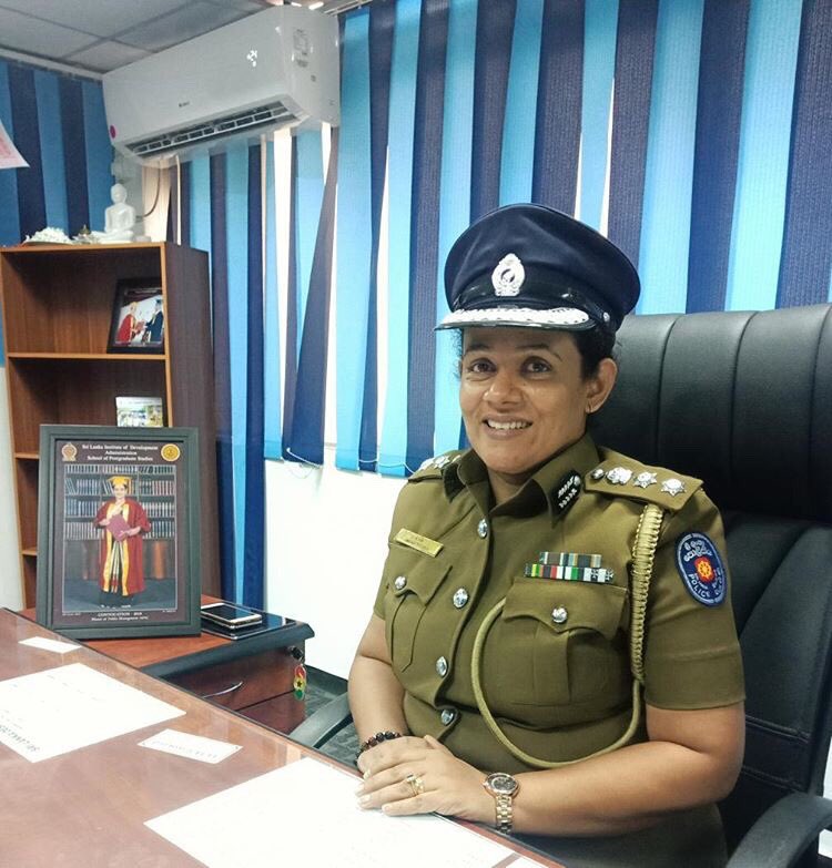 NevindieG's tweet photo. @renukajayasundara is assuming her duties as SSP at the Research and Development division of Police department of @Srilanka . This achievement is not only for her but to all the other women.
#overcomediscrimination
#itsyourright
#goforwardasyouare
#StandUp4HumanRights https://t.co/I1rOfKRxT1