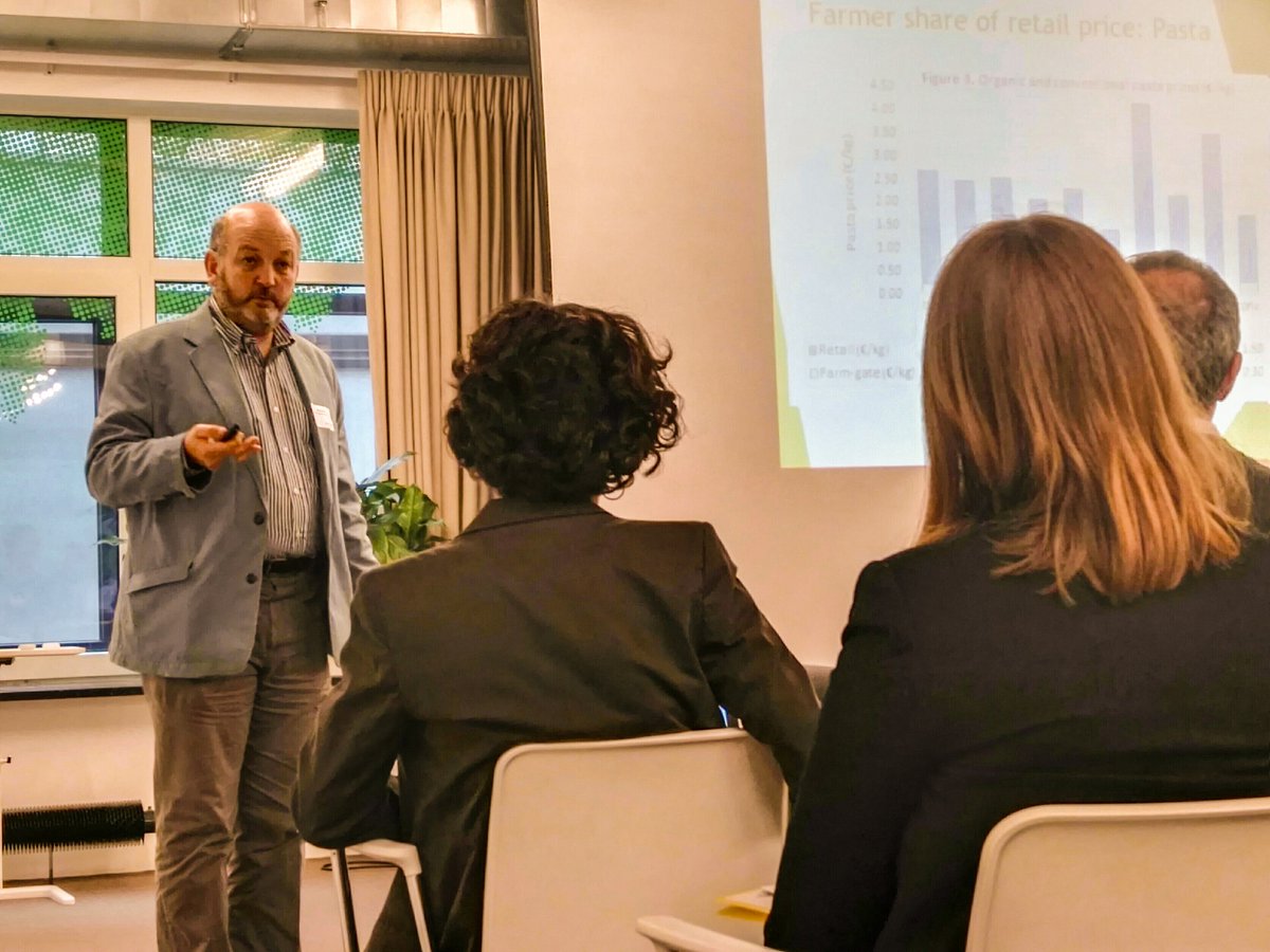 OrganicsEurope's tweet photo. Nicolas Lampkin, Organic Policy consultant at @OrgResCent is providing an overview of the #organic sector in the EU 🇪🇺 at @SMEOrganics' final event @interregeurope https://t.co/tkUZnKIdtO