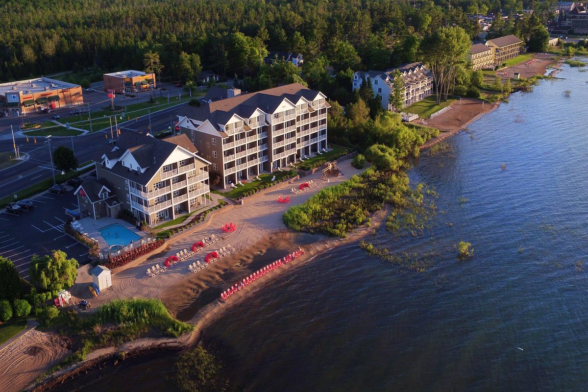 bkristaaa's tweet photo. Planning my trip to Traverse City - staying at Cherry Tree Inn &amp; Suites. For friends who travel... https://t.co/m1mPR9axQX @CherryTreeInn https://t.co/SRON3a5FuF