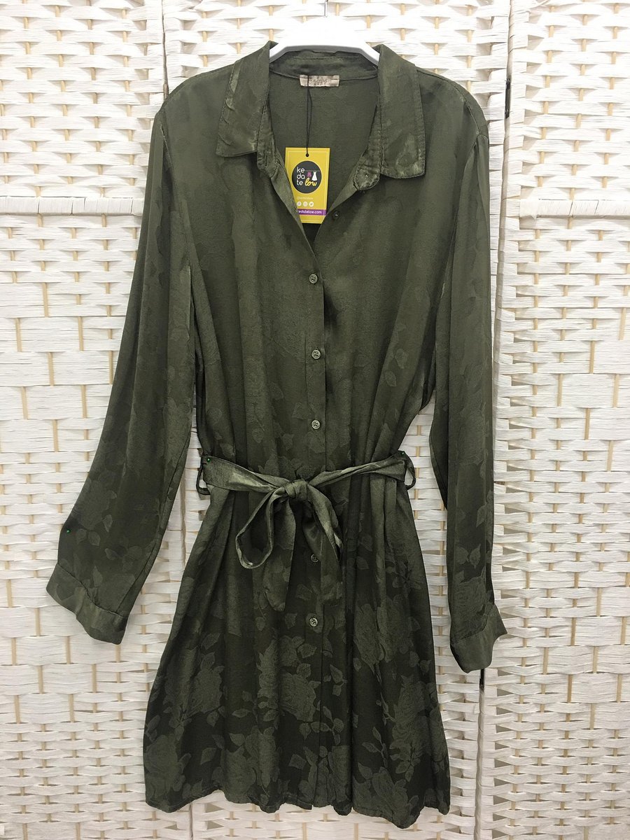 kedatelow's tweet photo. Vestido camisero en color verde, tejido simil satén. 
Talla única amplia. Disponible en más colores.
Precio: 39,95€

#vestidocamisero #vestidoverde #modafemenina #invierno2019 #mujer2020 #ropamolona #kedatelow https://t.co/njAXRUnpWy