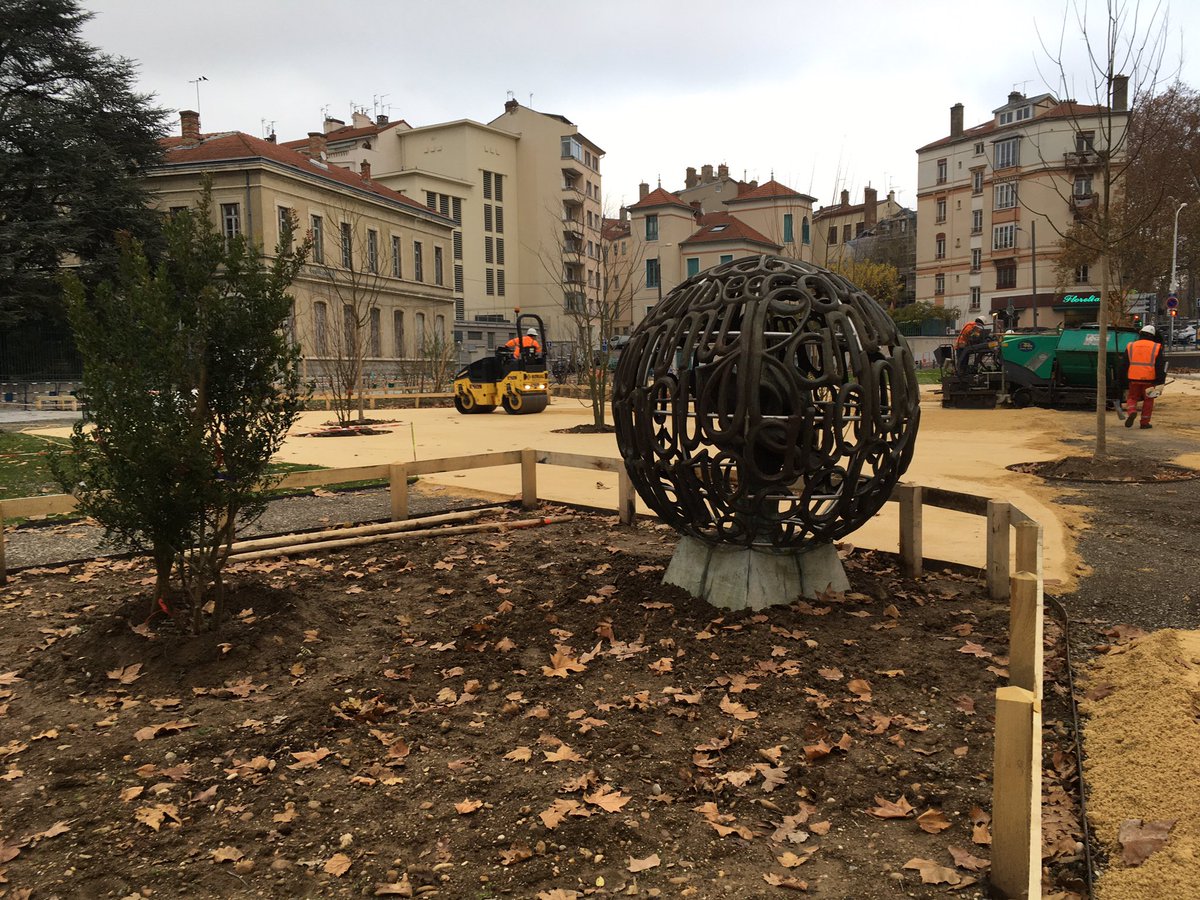 L’aménagement du Clos Jouve à la #Croixrousse se poursuit avec la mise en place des stabilisés par nos équipes #stal_tp <a href="/Mairie4Lyon/">Mairie du 4e Lyon</a> <a href="/STAL_TP/">STAL TP</a>