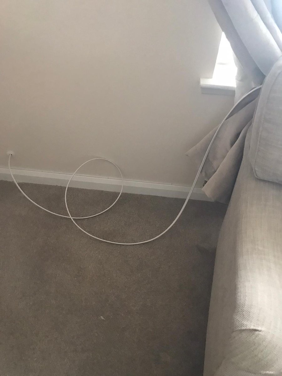 stoads27's tweet image. Got my @SkyUK installed today as you can see the engineer left the cable neatly round the skirting🤔. Even asked my pregnant wife to run part of it for her.  #coils #notclipped #badinstall #Embarrassing  @virginmedia