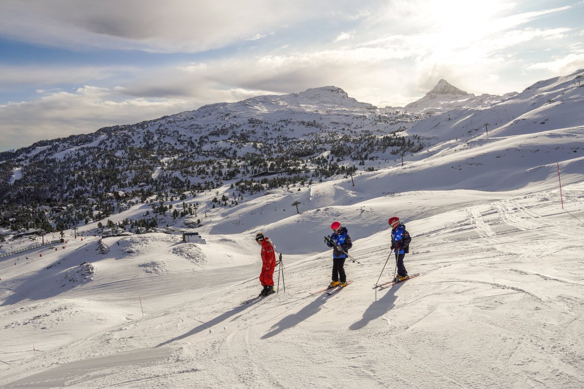 Merci à tous pour ce super week-end d'ouverture ! Rendez-vous du 6 au 8 décembre pour un week-end prolongé ski !!!