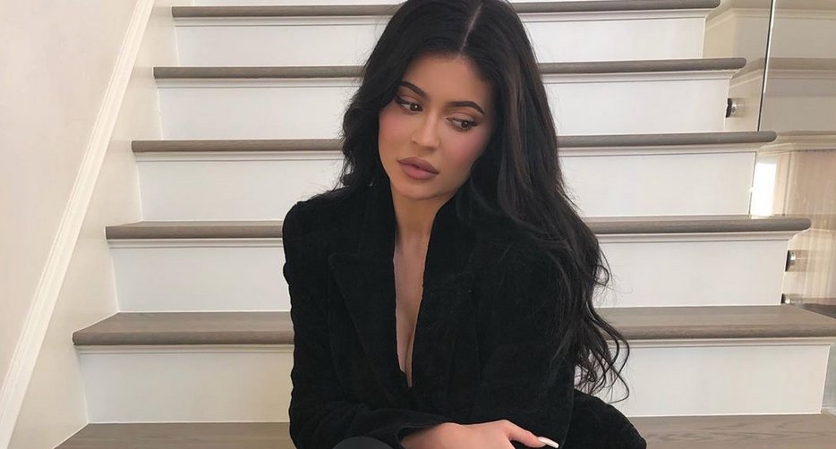 GossipRoomOff's tweet photo. Kylie Jenner : sans perruque, elle dévoile enfin ses "vrais" cheveux https://t.co/fxD78Gg6wH https://t.co/9FYTAfNrhH