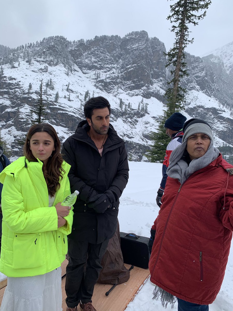 radioorangefm's tweet photo. #OrangeUpdates
You just cannot miss THESE behind-the-scene pictures of
incredibly looking @SrBachchan, #RanbirKapoor & @aliaa08 from the sets of #Brahmastra in#Manali https://t.co/cSE6z7RzKz