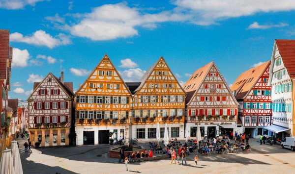 How can Digital Twins help communities and urban planners? The answer is "in many ways", we think this article really summarised a lot of what we see for the future.

gim-international.com/content/news/h…