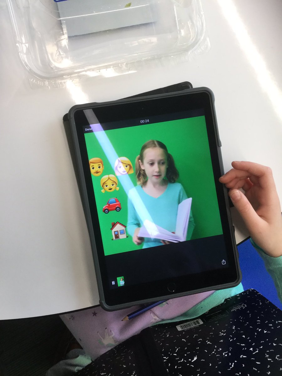 fjmack3's tweet photo. @shaunyk Ss are already exploring the green screen! #aislearns @AISLearns #pyp https://t.co/szCIxiCCl1