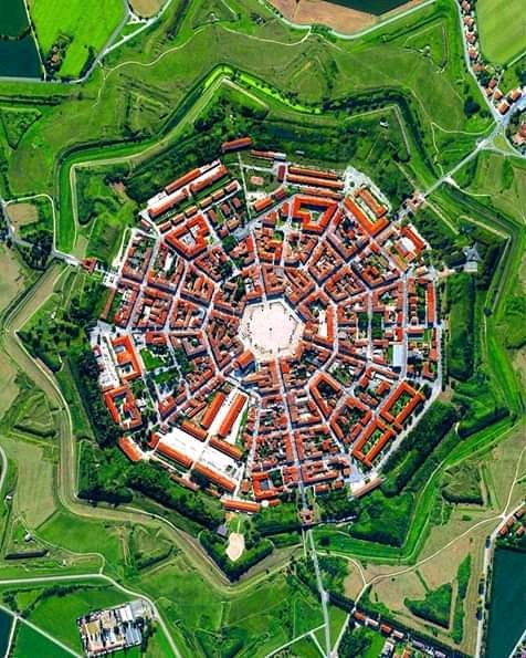 srtabussola's tweet photo. Palmanova, Itália. https://t.co/1l3vmrbofs