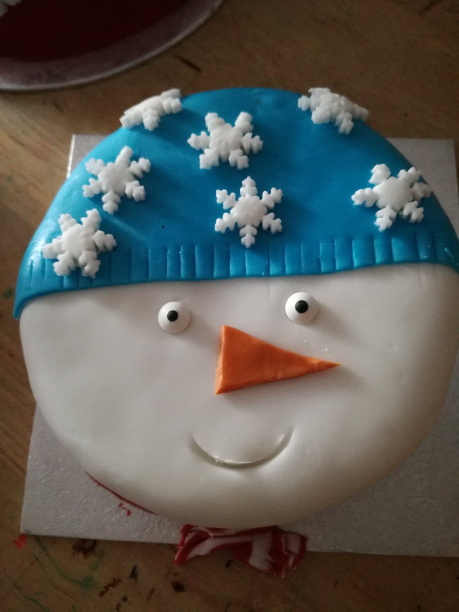 lovetobake17uk's tweet image. Keep ordering your Christmas Cakes - all homebaked and hand decorated in a variety of designs and colours. Order via the webshop or PM me for more details :)
For the Chocolate Fruit Cake love-to-bake.uk/product/chocol… #ChristmasIsComing #collectiononly #bakedtoorder