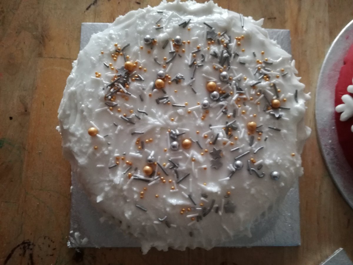 lovetobake17uk's tweet image. Keep ordering your Christmas Cakes - all homebaked and hand decorated in a variety of designs and colours. Order via the webshop or PM me for more details :)
For the Chocolate Fruit Cake love-to-bake.uk/product/chocol… #ChristmasIsComing #collectiononly #bakedtoorder