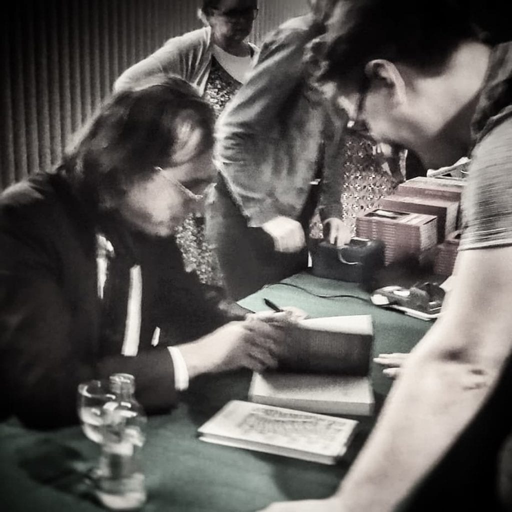 psy_aviah's tweet photo. "De psycholoog #DirkDeWachter werkte mee aan de nieuwste LP van de Antwerpse #tripop/#synthpop act Psy'Aviah. 👌 Voer voor wie genoot van zijn boeken "Borderline Times" en "De Wereld Van De Wachter"." ~ alzo "Side Line #Magazine"
#psychiatrie #music
cc @AnnGielis @deMensnu https://t.co/kXPMD1LCFg