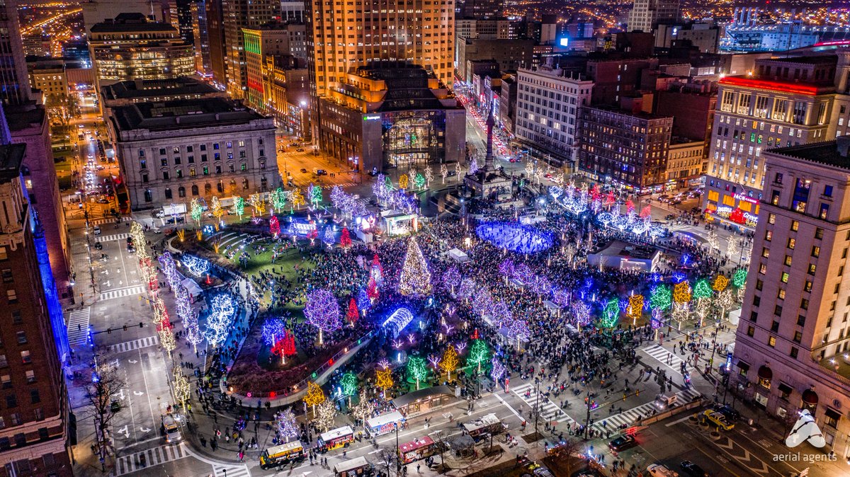 Good morning to absolutely everyone 🌟 
Good Monday, bad Monday, know that these lights are here  to boost your spirit! 
📸: <a href="/AerialAgentsCLE/">Aerial Agents CLE</a>