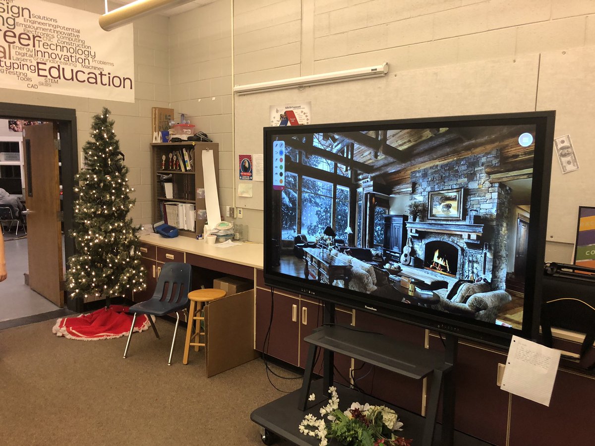 BrentRose180's tweet photo. Setting up for the holidays. 😁 https://t.co/gmam8Mlabd