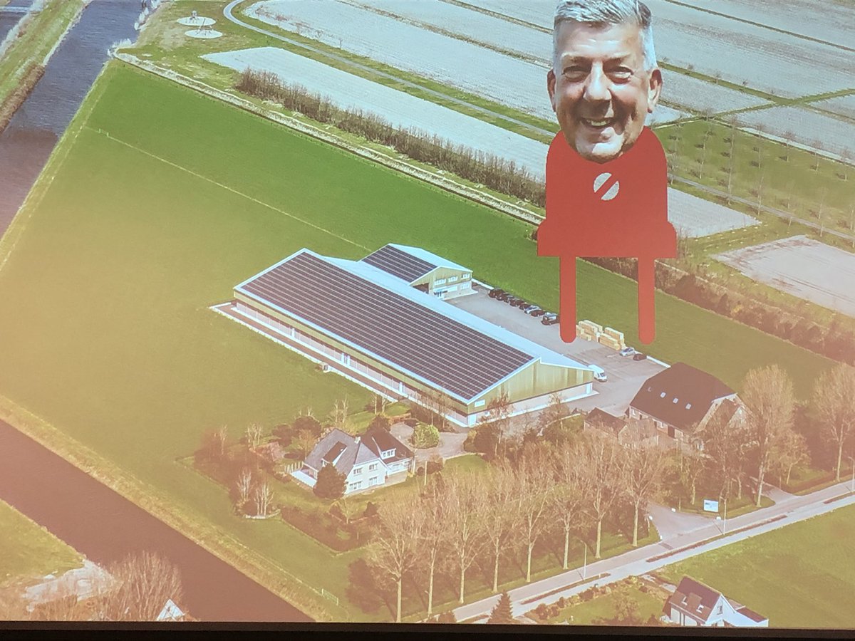 IlknurDonmezx's tweet photo. 1412 Zoveel zonnepanelen liggen op het schuurdak van ondernemer Jos Koeckhoven @SHAREHLMRMEER https://t.co/f86rSxkkSd