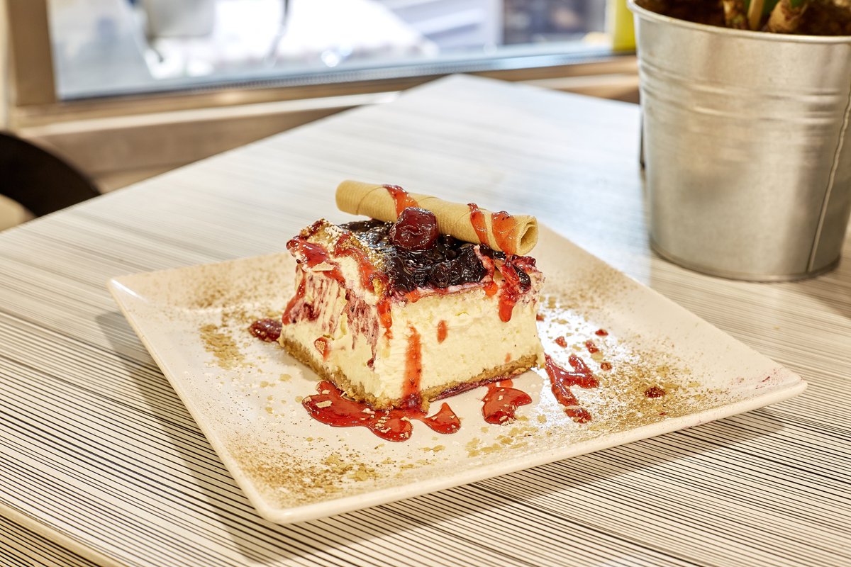 Si estás pensando en dejar sitio para el postre, con esta deliciosa #tarta no te lo pensarás dos veces. Coge una cuchara y ¡endulza tu lunes!
#LaAguja #Gastronomía