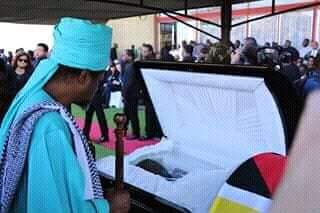 PartidoPimo's tweet image. Dhlakama foi  com a chave da Renamo.