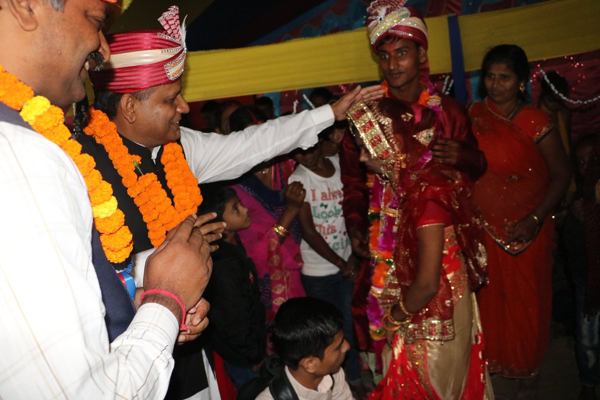 प्रदेश सरकार मुख्य मन्त्री बेटी पढाउ बेटी बचाउ अभियान अन्र्तगत यो कार्यक्रममा सहयोग र यी आर्दश बिबाह गर्ने जोडीहरुलाई सम्मान गर्न पाउँदा खुशीको अनुभुति भएको छ, समाजिक रुपान्तरणका लागि सरकारको तर्फवाट सदेव सहयोग रहने छ ।