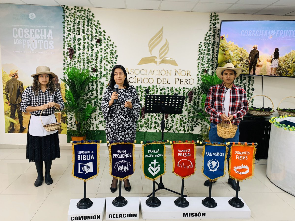 AdventistasANoP's tweet photo. “Todo proyecto tiene éxito cuando nace de rodillas” El pleno participa del momento de oración donde todo plan se pone en las manos de Dios. #ConcilioANoP #CosechaLosFrutos https://t.co/FBbKSw6xBC