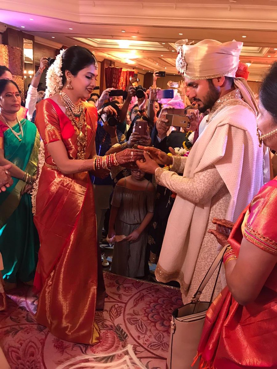 THESPORTZSTUDIO's tweet photo. Congratulations @im_manishpandey and #AshritaShetty  💐 
Wishing you both a lifetime of love and happiness 💓

#ManishPandeywedsAshritaShetty #ManishPandey #TSS #TSSExclusiveTalent #AshritaShetty https://t.co/chQwkDtlvy