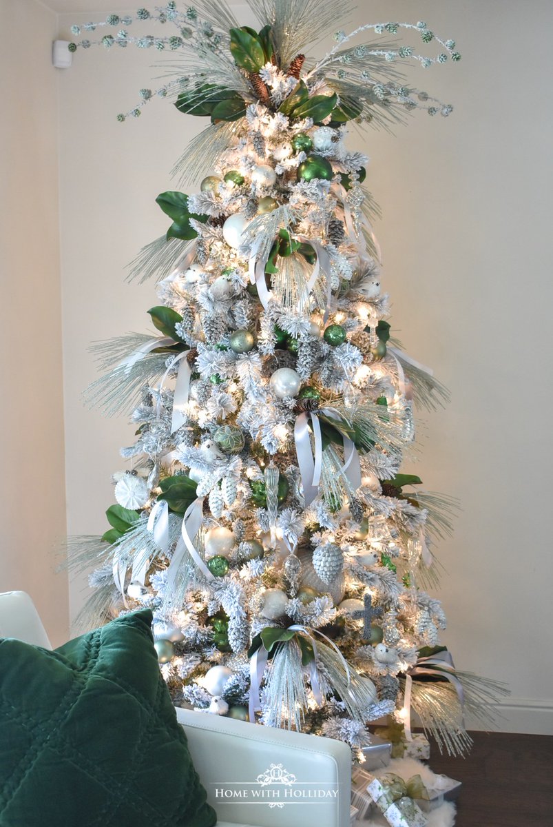 hmwithholliday's tweet photo. Flocked Green and White Pine Cone Themed Christmas Tree https://t.co/jHVzhyDXSt https://t.co/3dlrNvEymd
