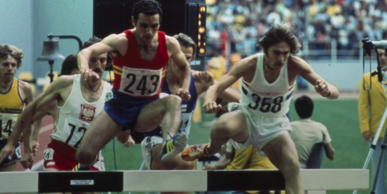 cc_canadien's tweet photo. #Film 🎥
Nostalgique des années 70 ?
Demain, revivez les JO de Montréal 1976 avec le documentaire exceptionnel de #JeanClaudeLabrecque 🇨🇦 en partenariat avec @Bpi_Pompidou et l'@onf.
🎟 RDV mardi 3.12 au @cc_canadien à 20h !
Réservations👉https://t.co/665oRJomn3
#CanadaCulture https://t.co/kPsxW5hqZh