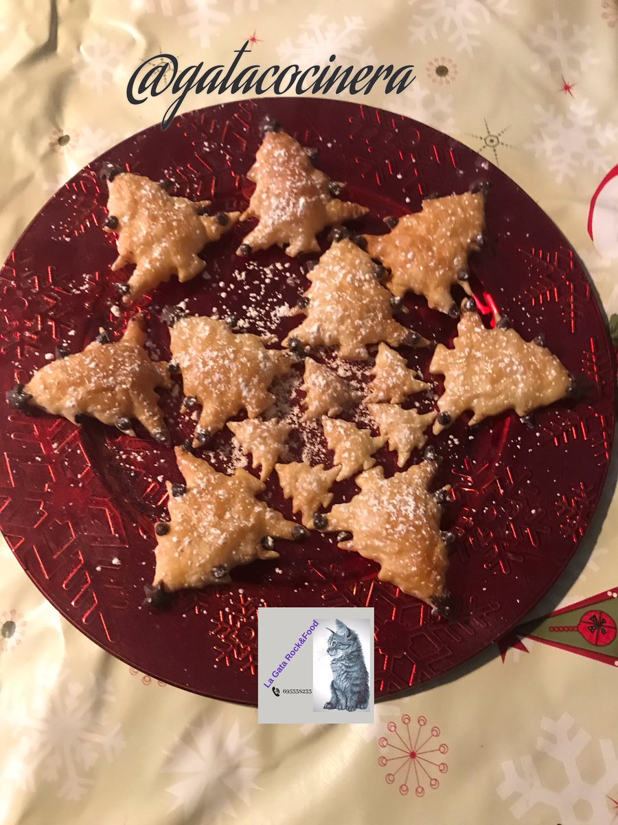 Galletas de hojaldre con aroma de jengibre, sabor de #Navidad.
#lagatarockandfood #lacocinadearancha #galletas #saboranavidad🎄 #navidad2019 #galletasdenavidad #galletasdejengibre