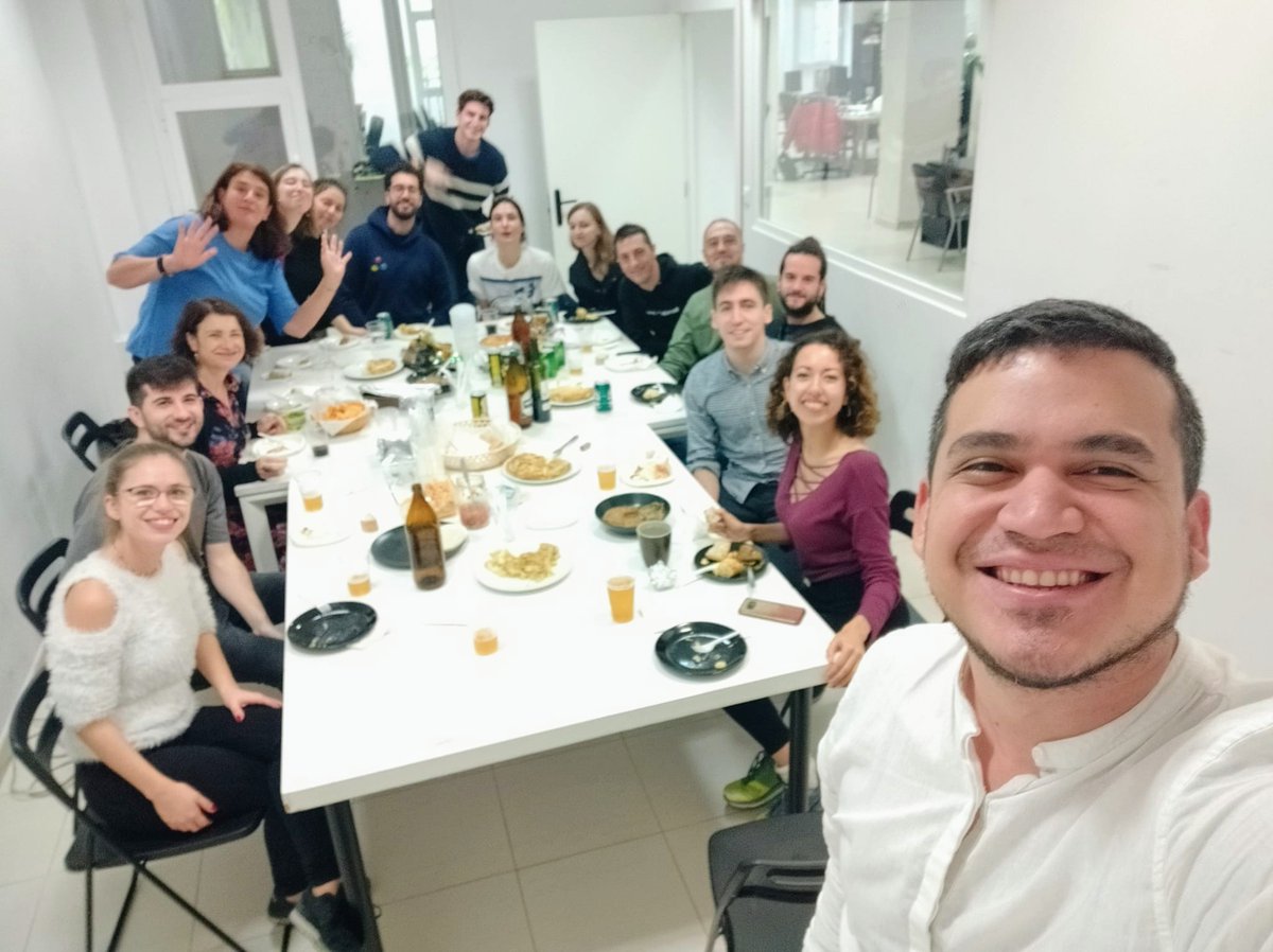 Se trabaja mejor rodeado de amigxs! Los viernes no son un día cualquiera... #SESIÓN #VERMOUTH

#LANAU #coworker #equipo #empresas #empresarios #emprendedores #autonomos #espaciocreativo #Lavapies #Madrid
