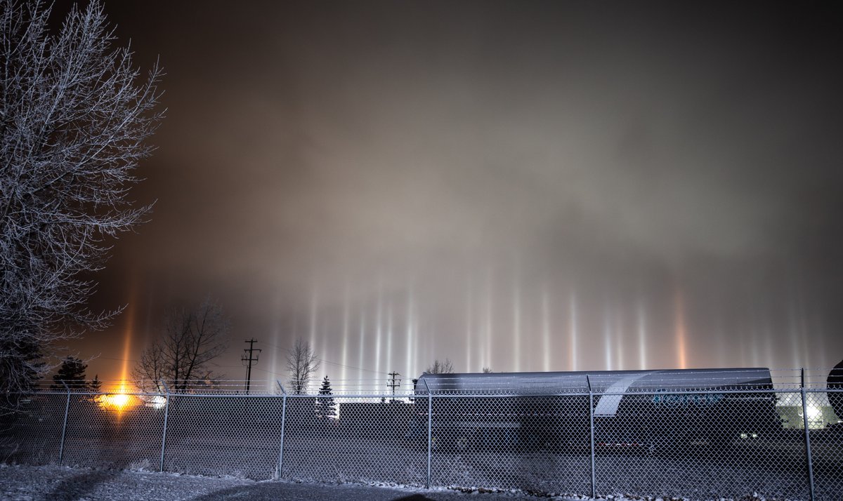 dartanner's tweet image. A few more of the epic #LightPillars from the day before yesterday in Blackfalds Alberta #teamtanner #ShareYourWeather @treetanner @weathernetwork @mark_tarello @mikesobel @WeatherNation @StormHour @TiffanyGlobal @MeredithFrost @breakingweather