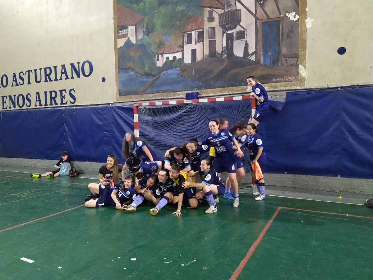 El viernes mi hija Lula con su equipo Asturiano subió a la A del futsal femenino. De chica tuvo que dejar una escuelita de fútbol por ser mujer. Por suerte cambiaron los tiempos y ella no cambio de idea