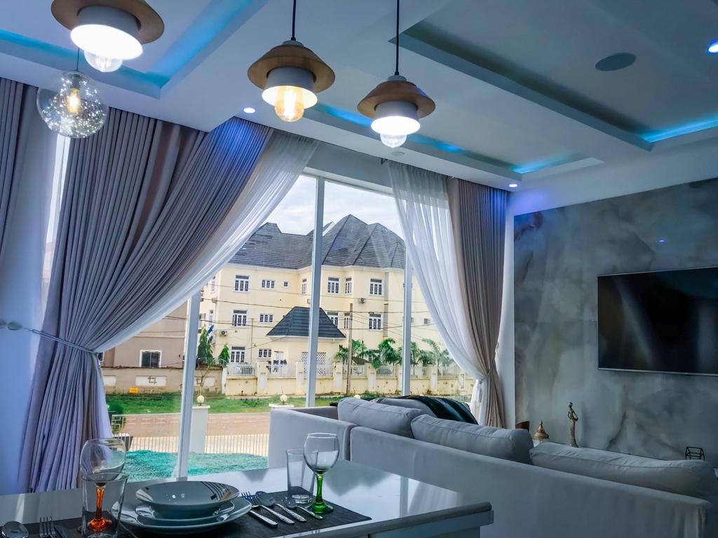 Ilovelat's tweet photo. Hey Guys, I have an apartment for short stay in Mabushi, Abuja. If you would like to make enquiry please SEND A DIRECT MESSAGE not MENTION. https://t.co/GTfsVkXCao