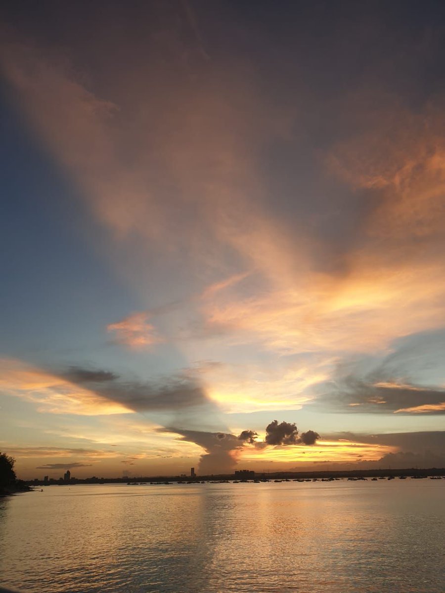 LightFunc's tweet image. Happy National Day UAE, from @lightfuncer's  motherland of Tanzania.. 
As the clouds are bathed in both light and shadow, casting spectacles of lighting - we remember why we do what we do - illuminated awe-inspiring moments

#lightfunc #lightingdesign #lighting #sunset