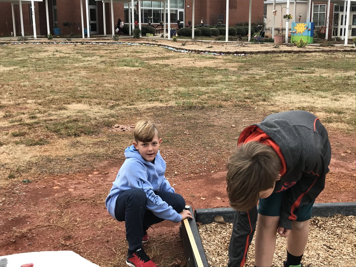 tvassil18's tweet photo. Measuring the garden beds to determine perimeter in the garden ⁦@WesternUnionES⁩ ⁦@AGHoulihan⁩ #outteach https://t.co/KqRiJOOp2u