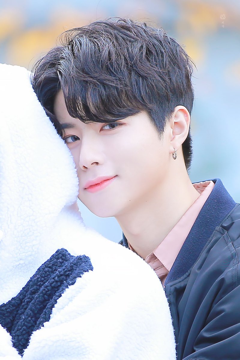 jiahnoppaS2's tweet photo. 191126
말,
랑..
#인투잇 #IN2IT #유지안 #지안 #jiahn https://t.co/dnjl4ZX3F5