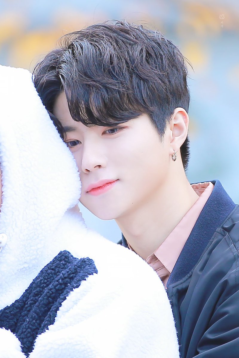 jiahnoppaS2's tweet photo. 191126
말,
랑..
#인투잇 #IN2IT #유지안 #지안 #jiahn https://t.co/dnjl4ZX3F5